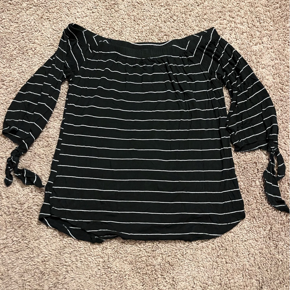 Off the shoulder 3/4 sleeve shirt